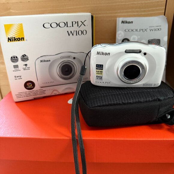 Nikon Coolpix W100 Camera - Picture 1 of 9